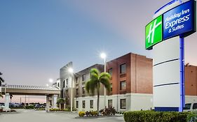 Holiday Inn Express Suites Clewiston